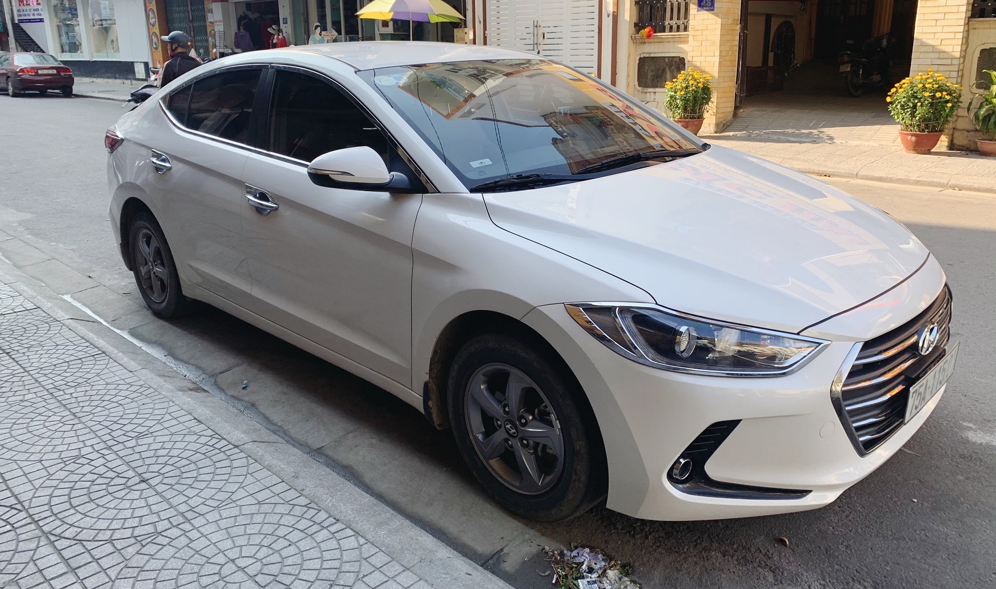 Sedan 5 chỗ - Huyndai elentra