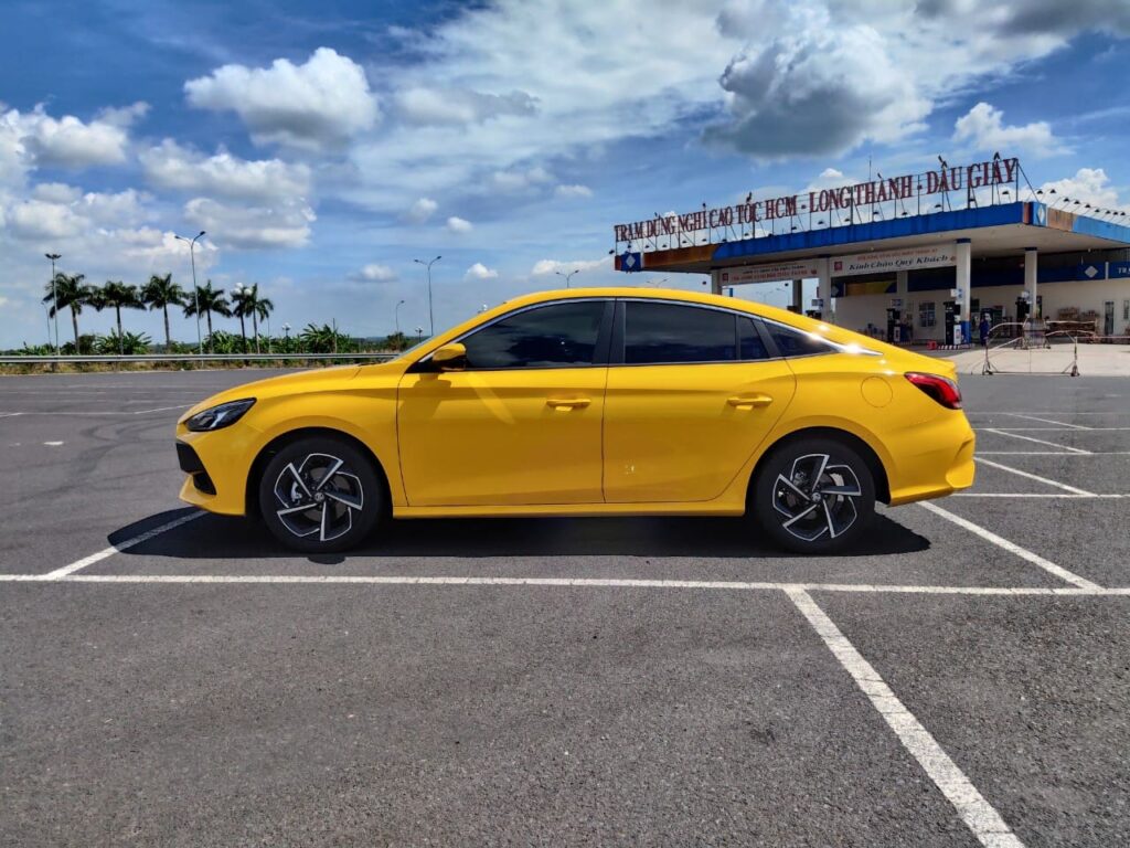 MG5 sedan hạng C (Mẫu MG5 Lux)