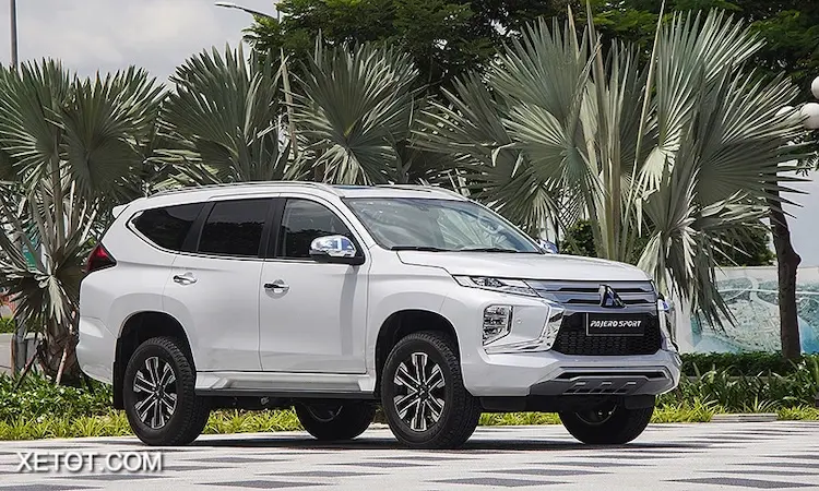 Xe 7 chỗ mitsubishi pajero sport